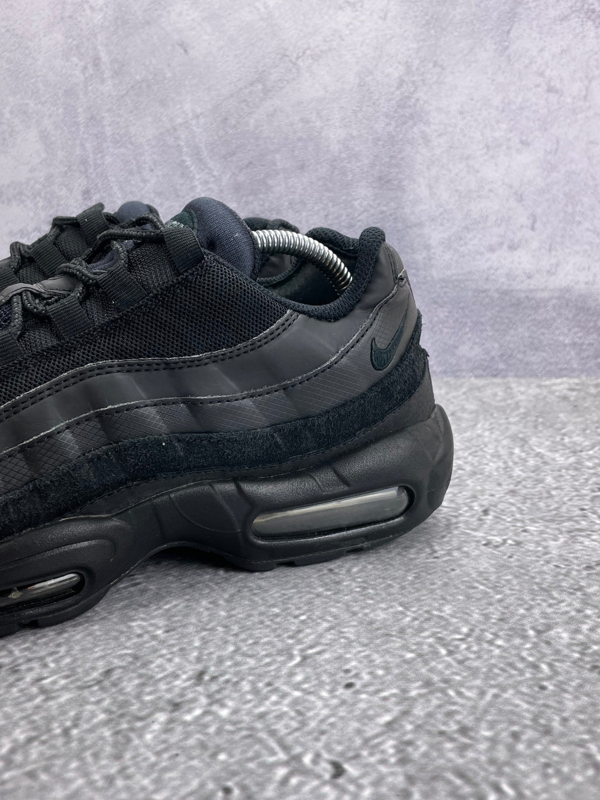 Nike Air Max 95 Essential Triple Black — buty sportowe męskie w bardzo dobrym stanie rozmiar 44, opcjonalne zdjęcie 1