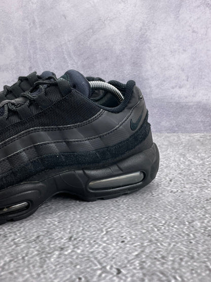Nike Air Max 95 Essential Triple Black — buty sportowe męskie w bardzo dobrym stanie rozmiar 44, opcjonalne zdjęcie 1