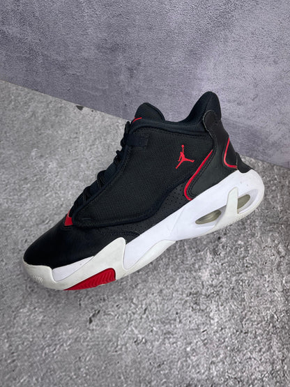 Jordan Max Aura 4 Bred — buty sportowe męskie w bardzo dobrym stanie rozmiar 40, widok z góry na wewnętrzną stronę butów