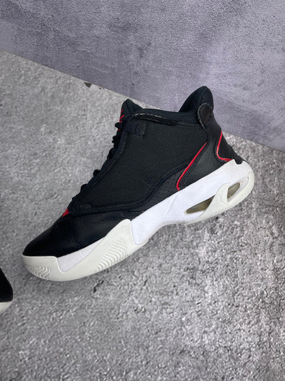 Jordan Max Aura 4 Bred — buty sportowe męskie w bardzo dobrym stanie rozmiar 40, wewnętrzny panel prawego buta