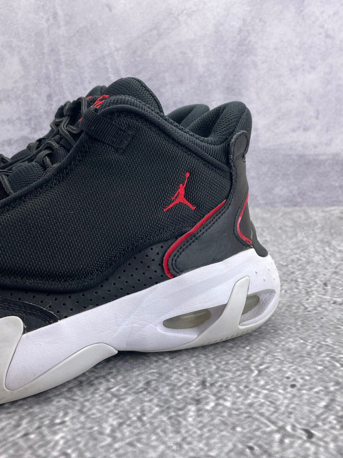 Jordan Max Aura 4 Bred — buty sportowe męskie w bardzo dobrym stanie rozmiar 40, opcjonalne zdjęcie 1