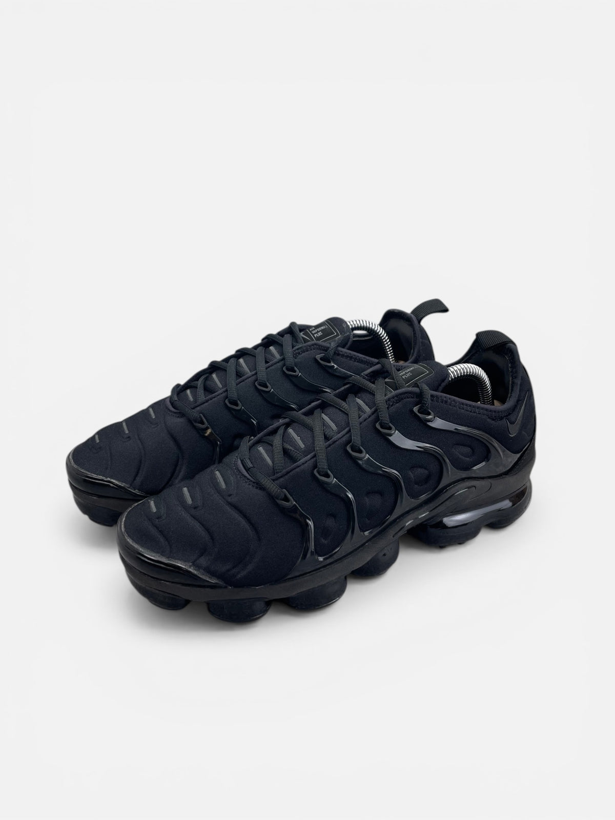 Nike Air VaporMax Plus Triple Black — buty sportowe męskie w bardzo dobrym stanie rozmiar 42, widok z boku