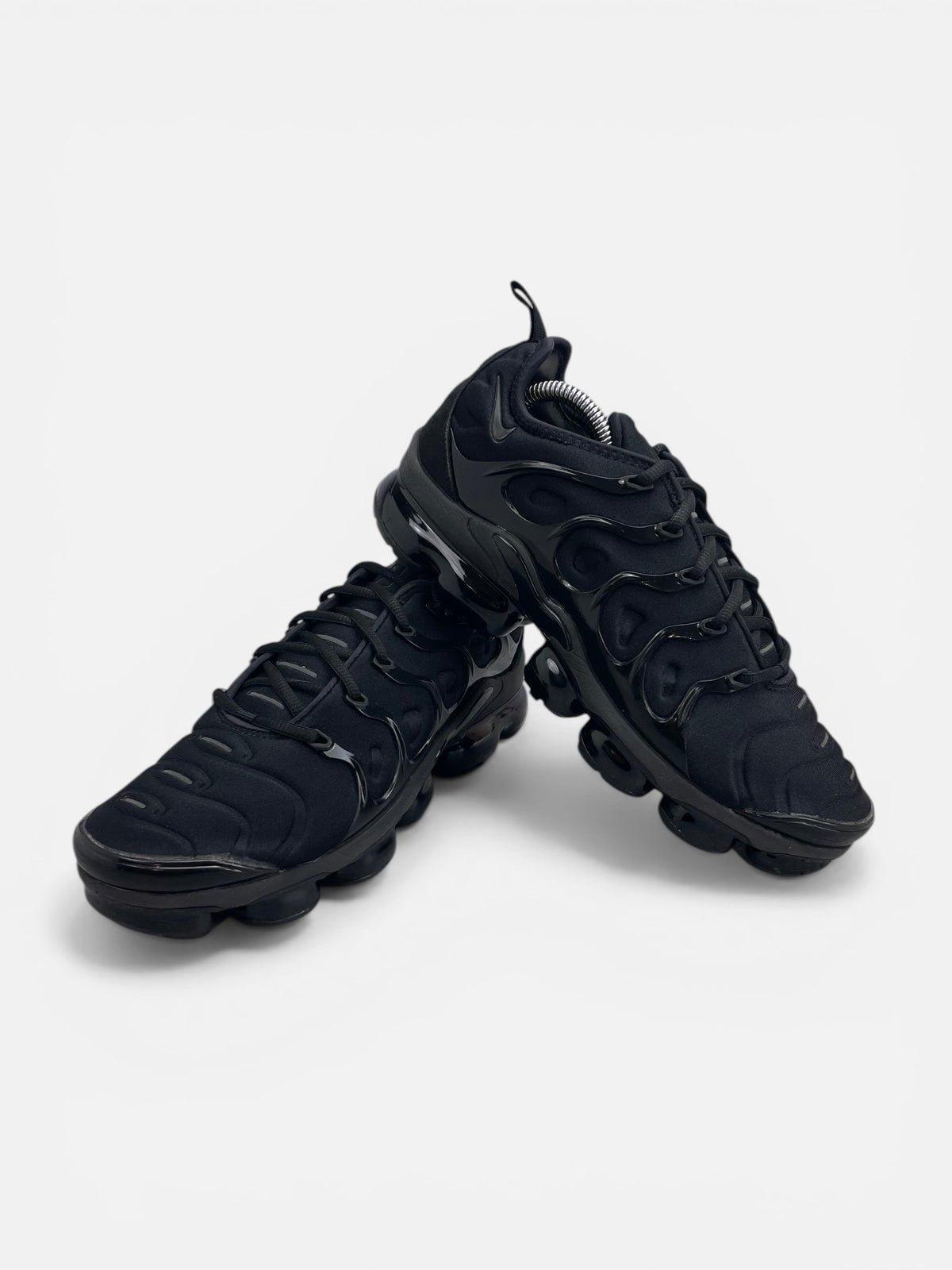 Nike Air VaporMax Plus Triple Black — buty sportowe męskie w bardzo dobrym stanie rozmiar 42, boczny profil
