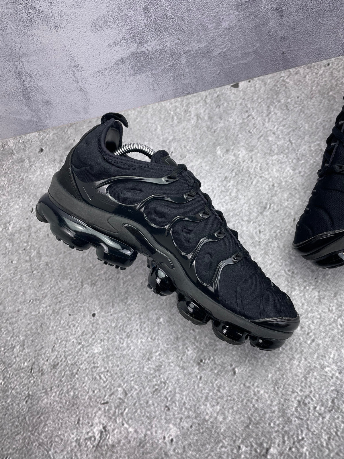 Nike Air VaporMax Plus Triple Black — buty sportowe męskie w bardzo dobrym stanie rozmiar 42, wewnętrzny panel lewego buta