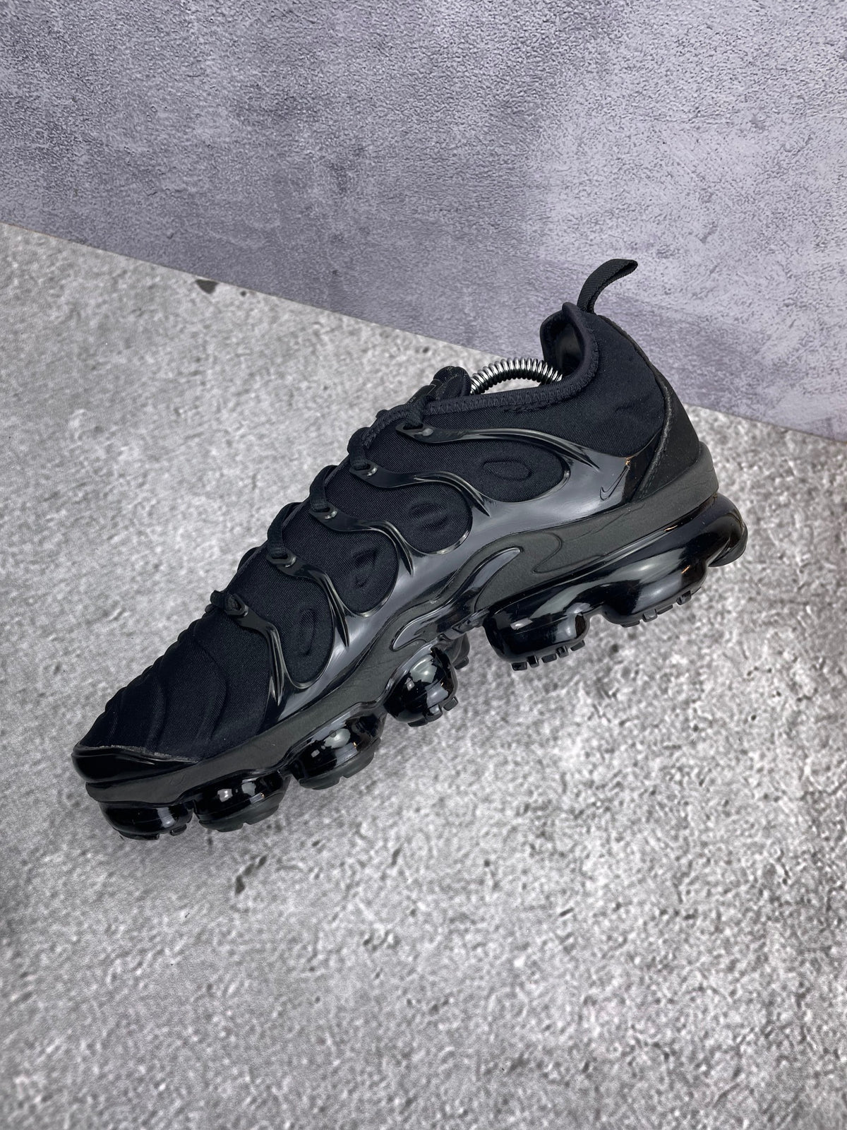 Nike Air VaporMax Plus Triple Black — buty sportowe męskie w bardzo dobrym stanie rozmiar 42, wewnętrzny panel prawego buta