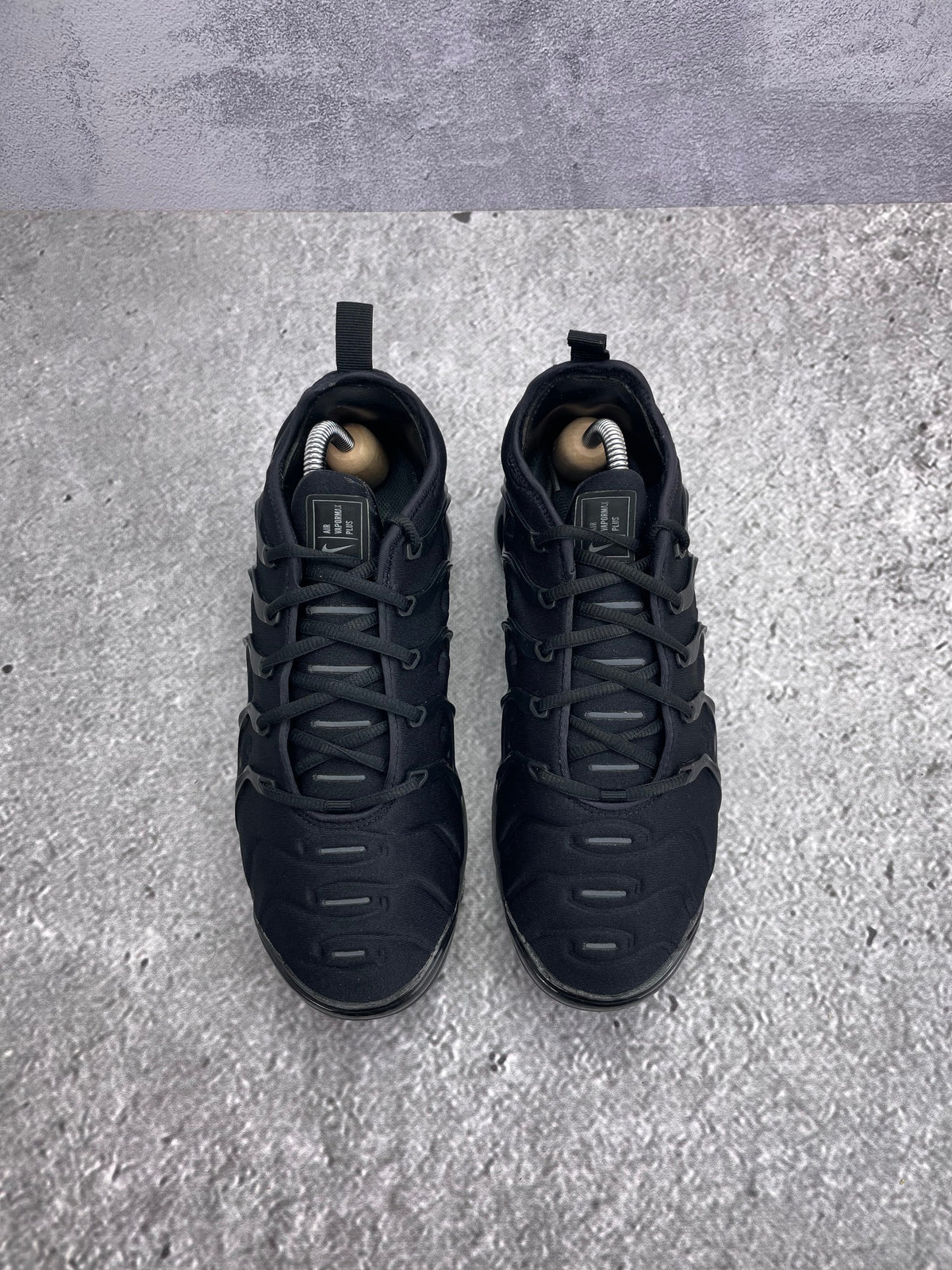 Nike Air VaporMax Plus Triple Black — buty sportowe męskie w bardzo dobrym stanie rozmiar 42, widok z góry