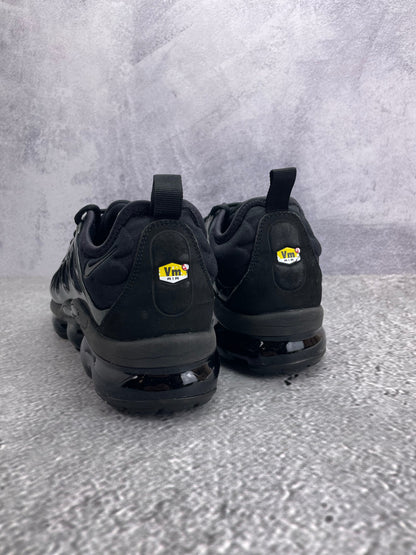 Nike Air VaporMax Plus Triple Black — buty sportowe męskie w bardzo dobrym stanie rozmiar 42, widok z tyłu