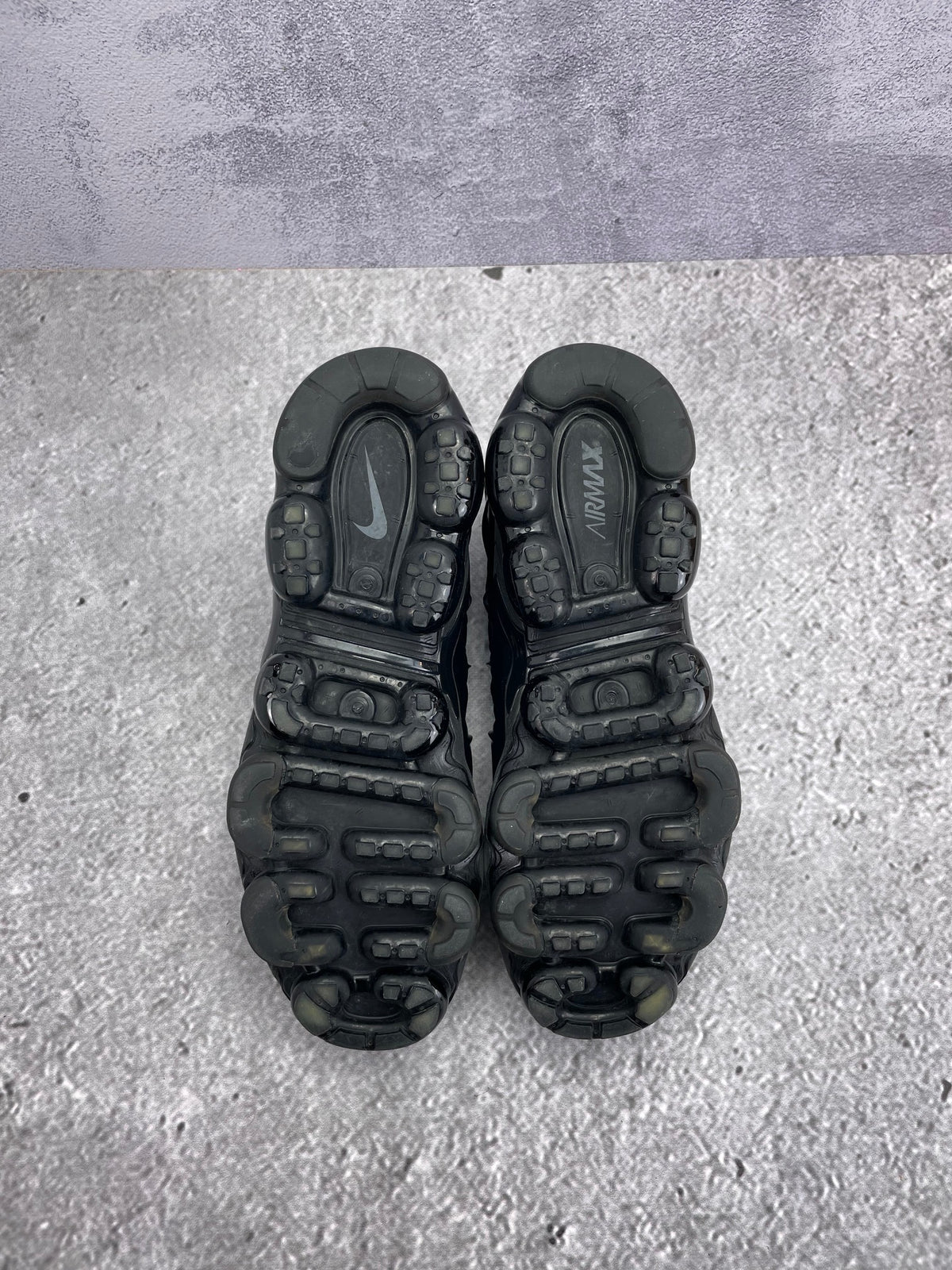 Nike Air VaporMax Plus Triple Black — buty sportowe męskie w bardzo dobrym stanie rozmiar 42, podeszwa