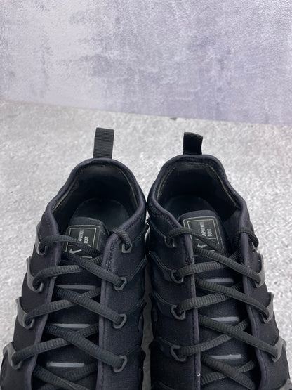 Nike Air VaporMax Plus Triple Black — buty sportowe męskie w bardzo dobrym stanie rozmiar 42, zapiętki butów