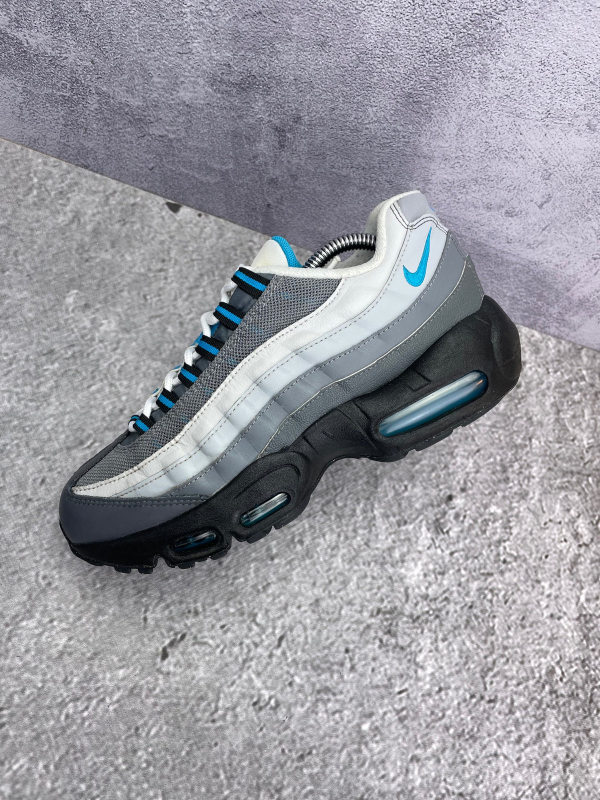 Nike Air Max 95 Recraft Grey Laser Blue — buty sportowe męskie w bardzo dobrym stanie rozmiar 40, widok z góry na wewnętrzną stronę butów