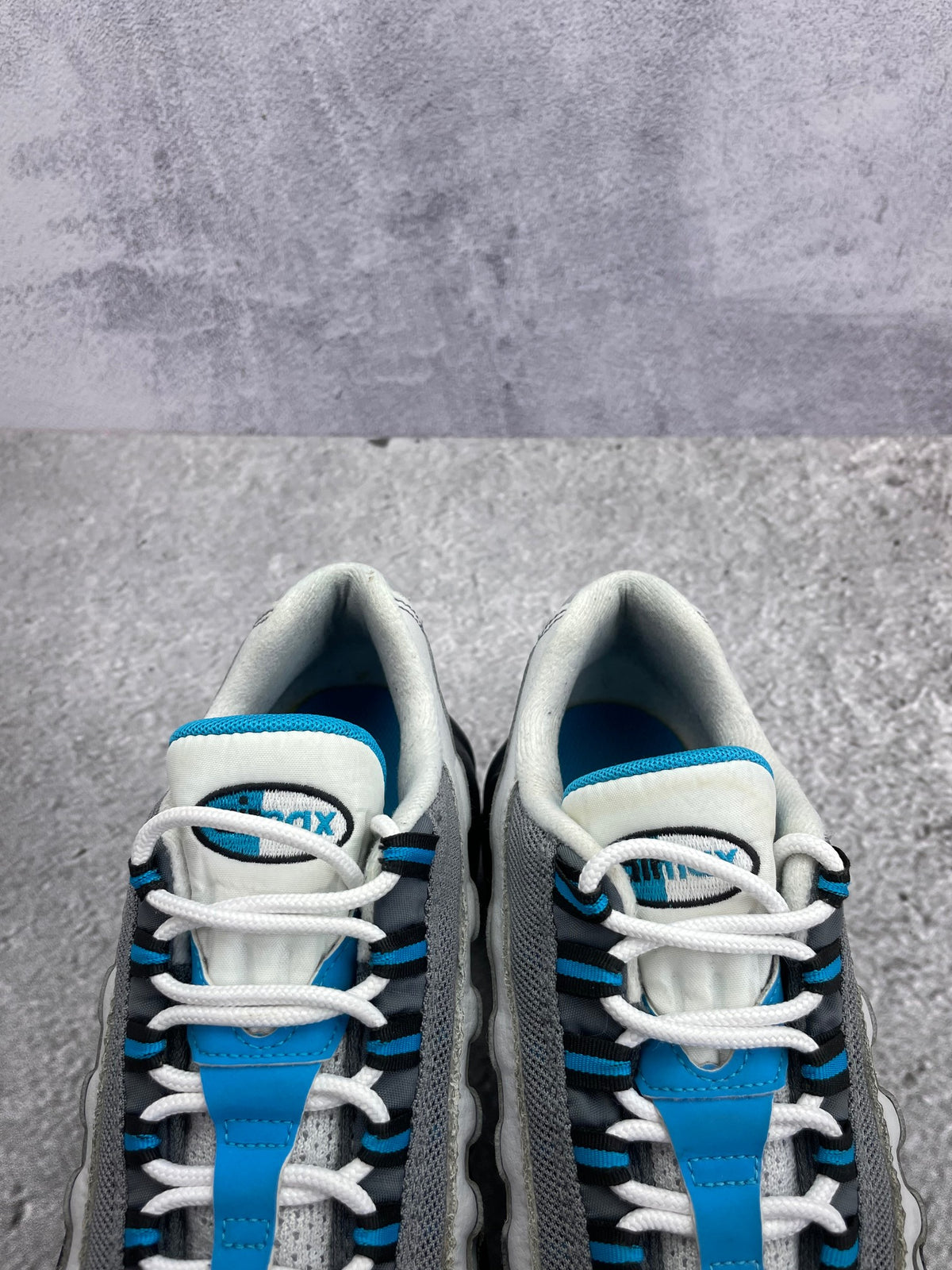 Nike Air Max 95 Recraft Grey Laser Blue — buty sportowe męskie w bardzo dobrym stanie rozmiar 40, zapiętki butów