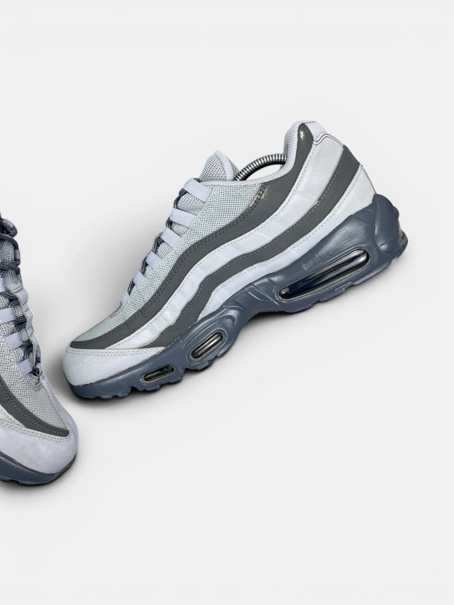 Nike Air Max 95 Greyscale — buty sportowe męskie w bardzo dobrym stanie rozmiar 45, wewnętrzny panel prawego buta