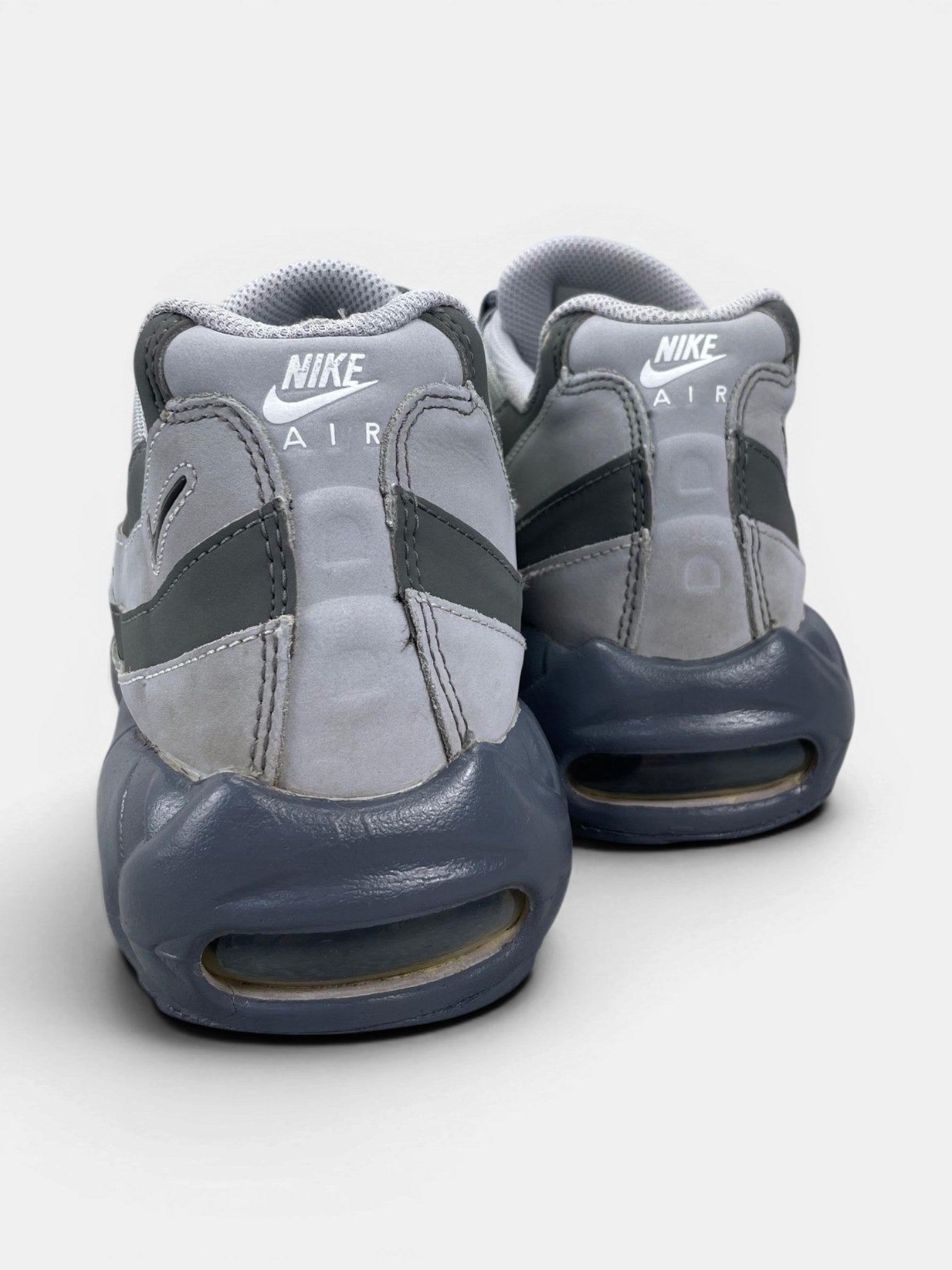 Nike Air Max 95 Greyscale — buty sportowe męskie w bardzo dobrym stanie rozmiar 45, widok z tyłu