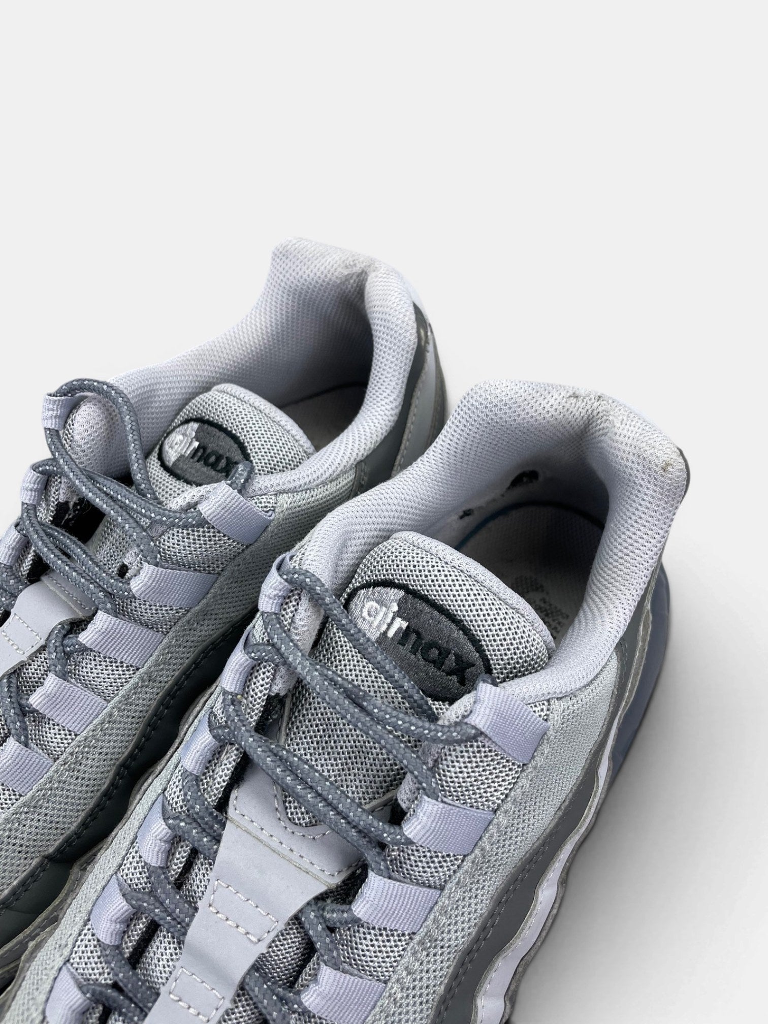 Nike Air Max 95 Greyscale — buty sportowe męskie w bardzo dobrym stanie rozmiar 45, zapiętki butów