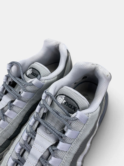 Nike Air Max 95 Greyscale — buty sportowe męskie w bardzo dobrym stanie rozmiar 45, zapiętki butów