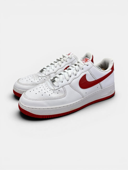 Nike Air Force 1 Low White/Dragon Red — buty sportowe męskie w bardzo dobrym stanie rozmiar 46, widok z boku
