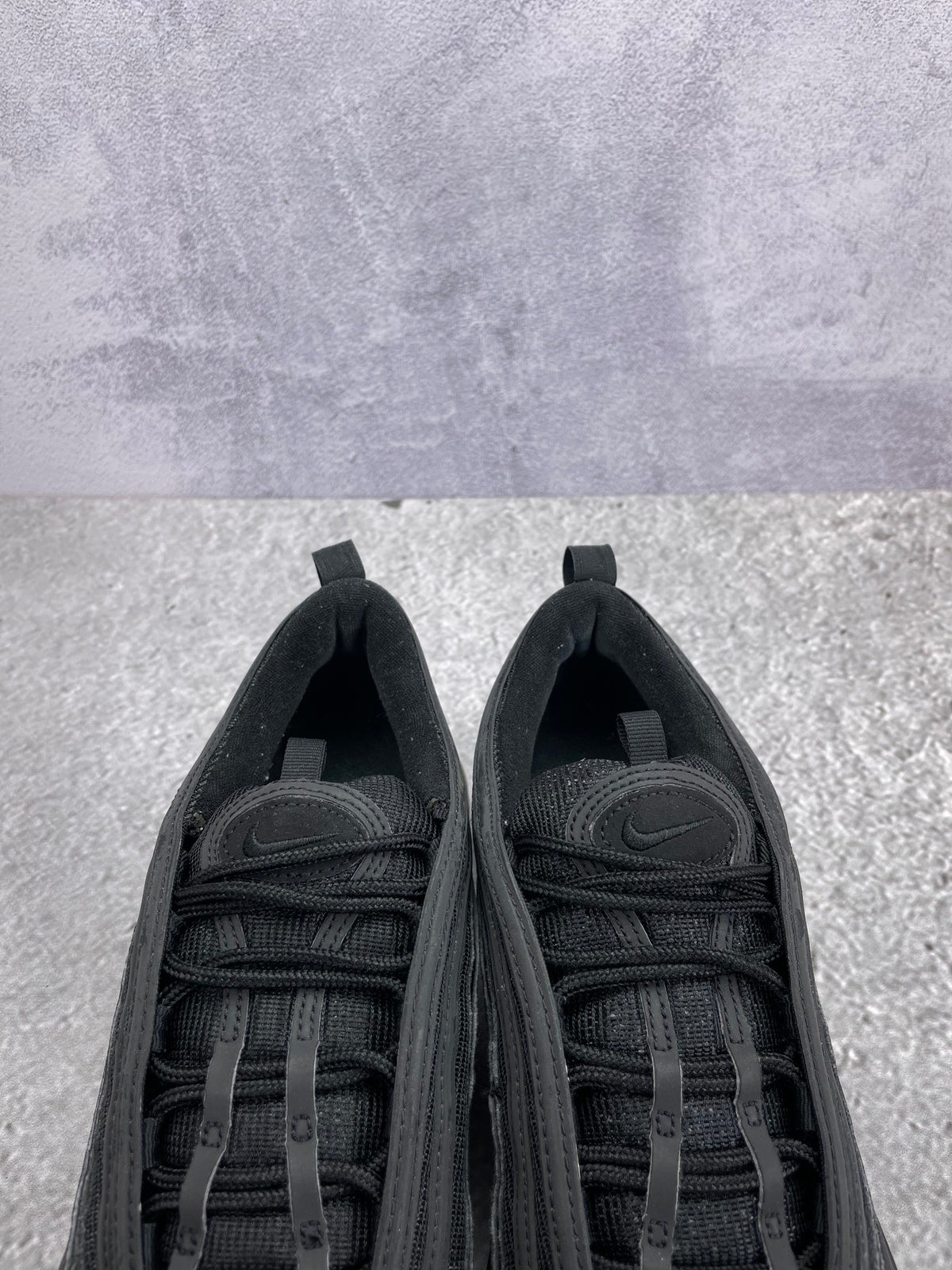 Nike Air Max 97 Triple Black AM97 Triple Black — buty sportowe męskie w bardzo dobrym stanie rozmiar 46, zapiętki butów