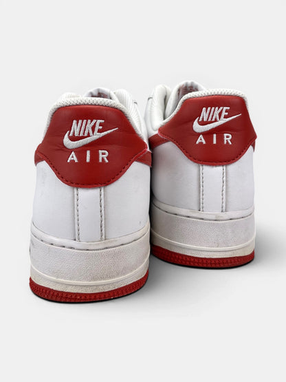 Nike Air Force 1 Low White/Dragon Red — buty sportowe męskie w bardzo dobrym stanie rozmiar 46, widok z tyłu