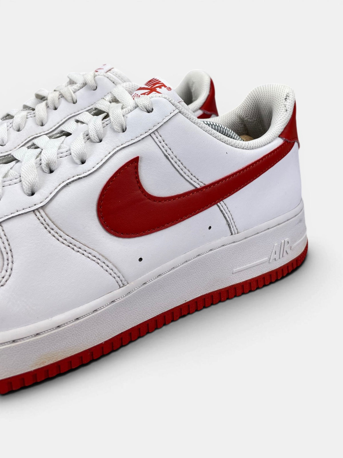 Nike Air Force 1 Low White/Dragon Red — buty sportowe męskie w bardzo dobrym stanie rozmiar 46, opcjonalne zdjęcie 1