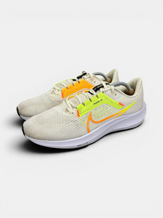 Nike Air Zoom Pegasus 40 Coconut Milk Lime — buty sportowe męskie w bardzo dobrym stanie rozmiar 44, widok z boku