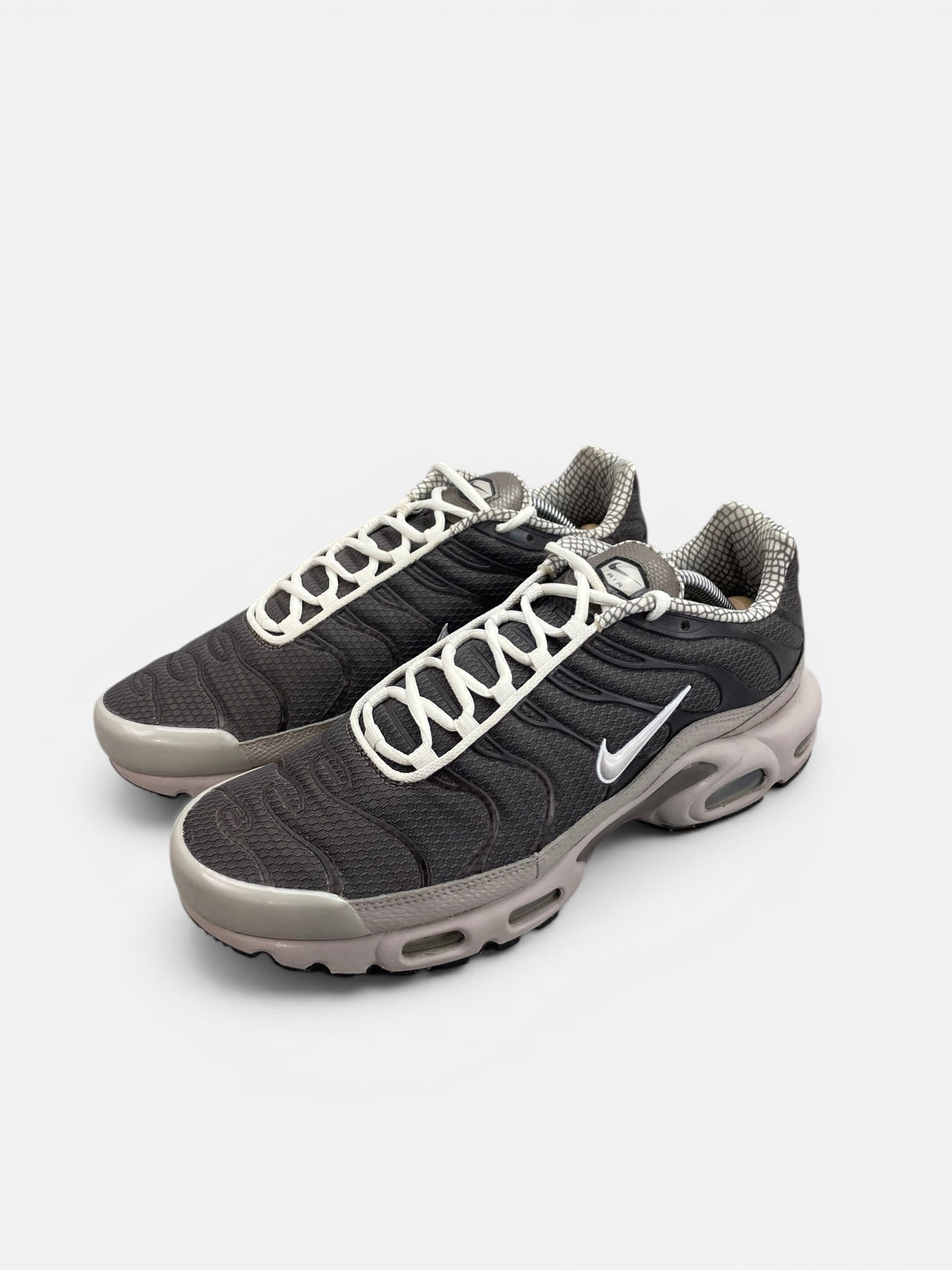 Nike Air Max Plus — buty sportowe męskie w bardzo dobrym stanie rozmiar 44, widok z boku