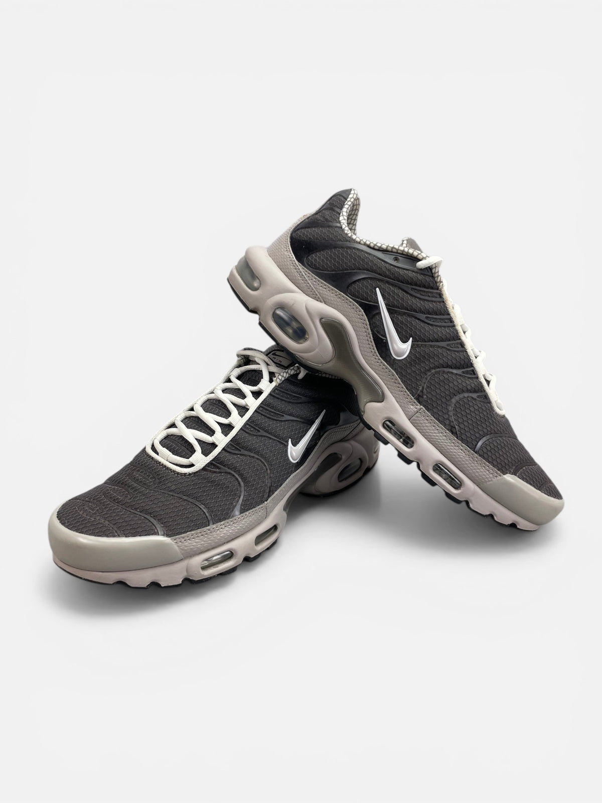 Nike Air Max Plus — buty sportowe męskie w bardzo dobrym stanie rozmiar 44, boczny profil