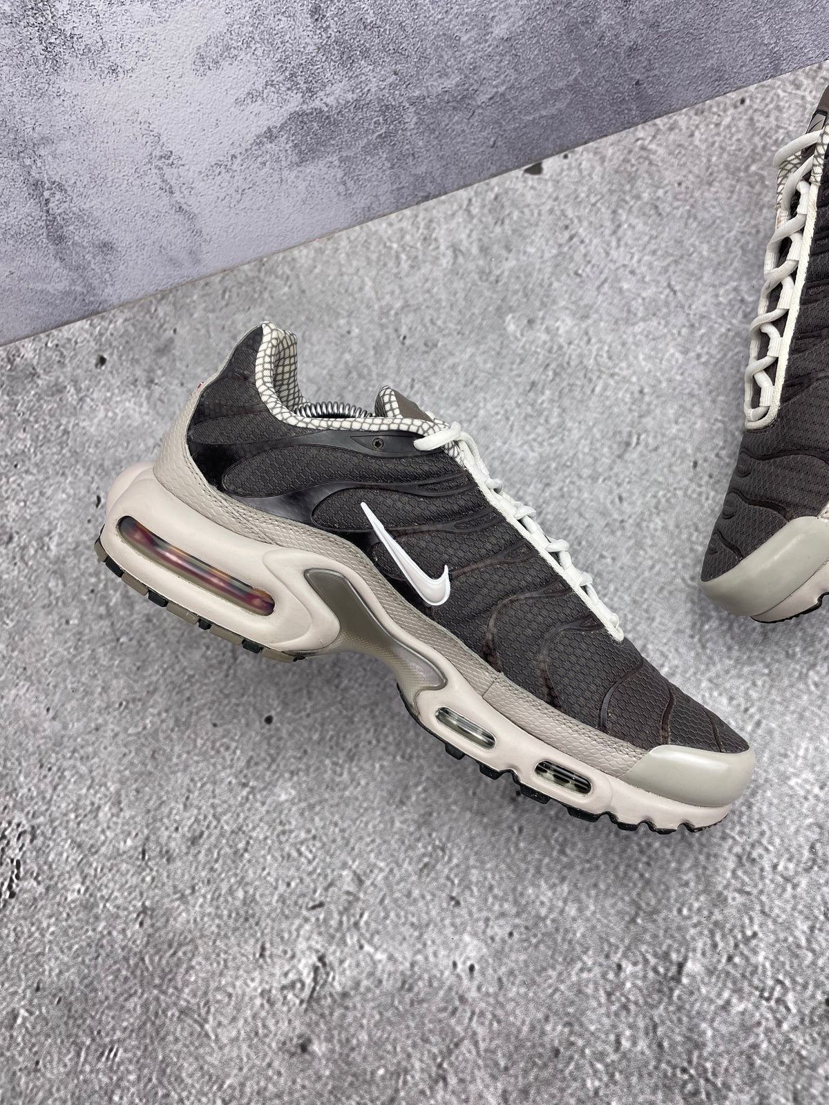 Nike Air Max Plus — buty sportowe męskie w bardzo dobrym stanie rozmiar 44, wewnętrzny panel lewego buta