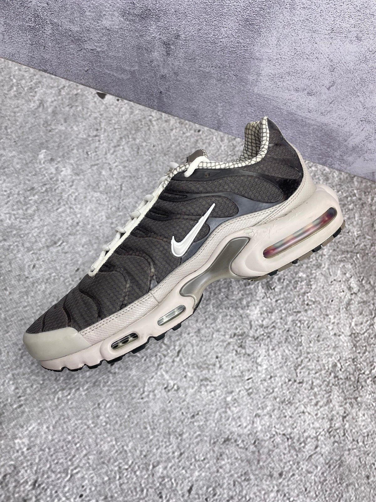 Nike Air Max Plus — buty sportowe męskie w bardzo dobrym stanie rozmiar 44, wewnętrzny panel prawego buta
