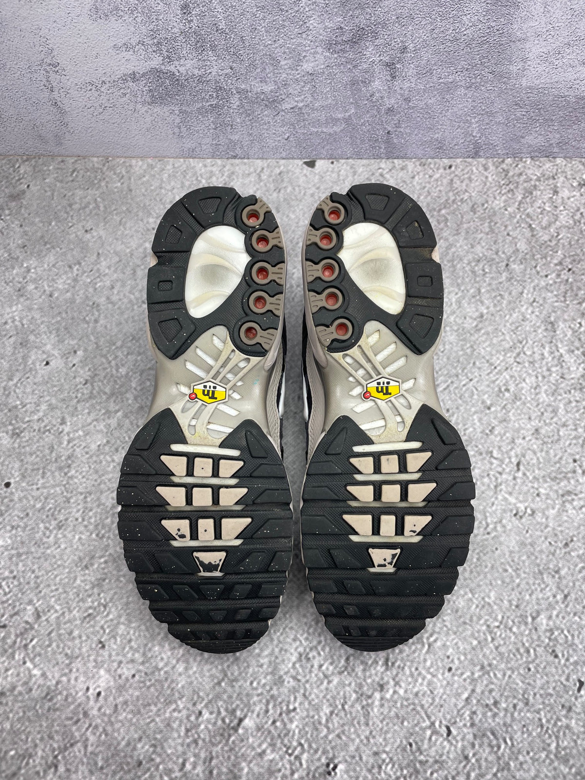 Nike Air Max Plus — buty sportowe męskie w bardzo dobrym stanie rozmiar 44, podeszwa