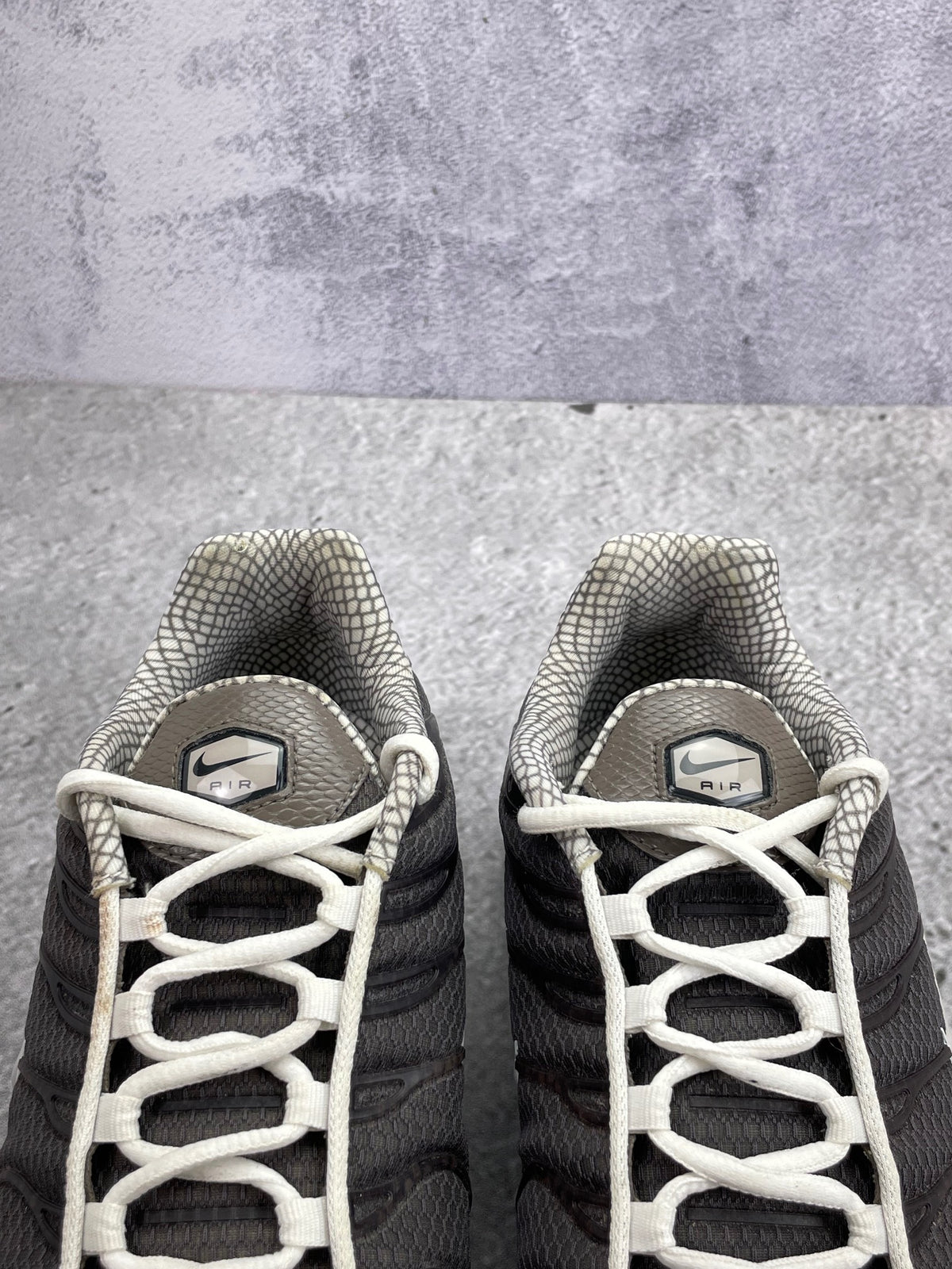 Nike Air Max Plus — buty sportowe męskie w bardzo dobrym stanie rozmiar 44, zapiętki butów