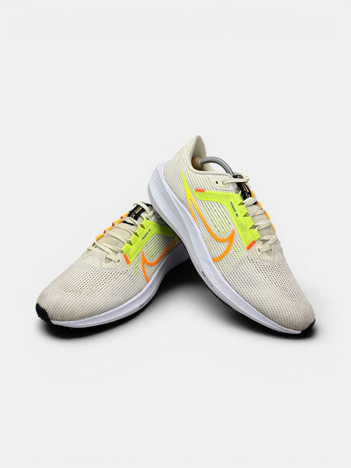 Nike Air Zoom Pegasus 40 Coconut Milk Lime — buty sportowe męskie w bardzo dobrym stanie rozmiar 44, boczny profil