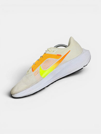 Nike Air Zoom Pegasus 40 Coconut Milk Lime — buty sportowe męskie w bardzo dobrym stanie rozmiar 44, wewnętrzny panel prawego buta