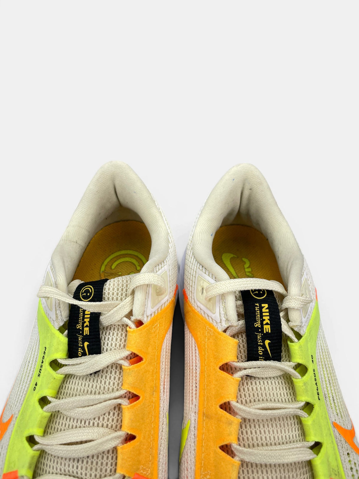 Nike Air Zoom Pegasus 40 Coconut Milk Lime — buty sportowe męskie w bardzo dobrym stanie rozmiar 44, zapiętki butów