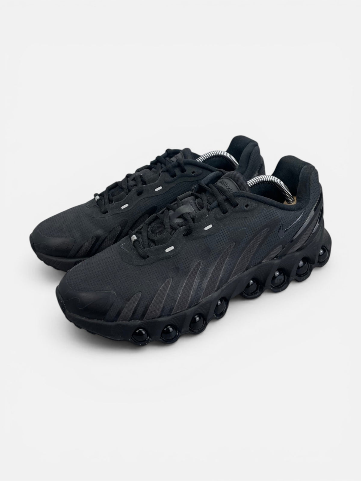 Nike Air Max Dn8 — buty sportowe męskie w bardzo dobrym stanie rozmiar 43, widok z boku