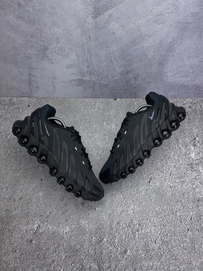 Nike Air Max Dn8 — buty sportowe męskie w bardzo dobrym stanie rozmiar 43, widok z góry na zewnętrzną stronę butów
