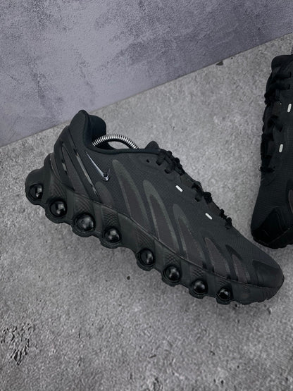 Nike Air Max Dn8 — buty sportowe męskie w bardzo dobrym stanie rozmiar 43, zewnętrzny panel lewego buta