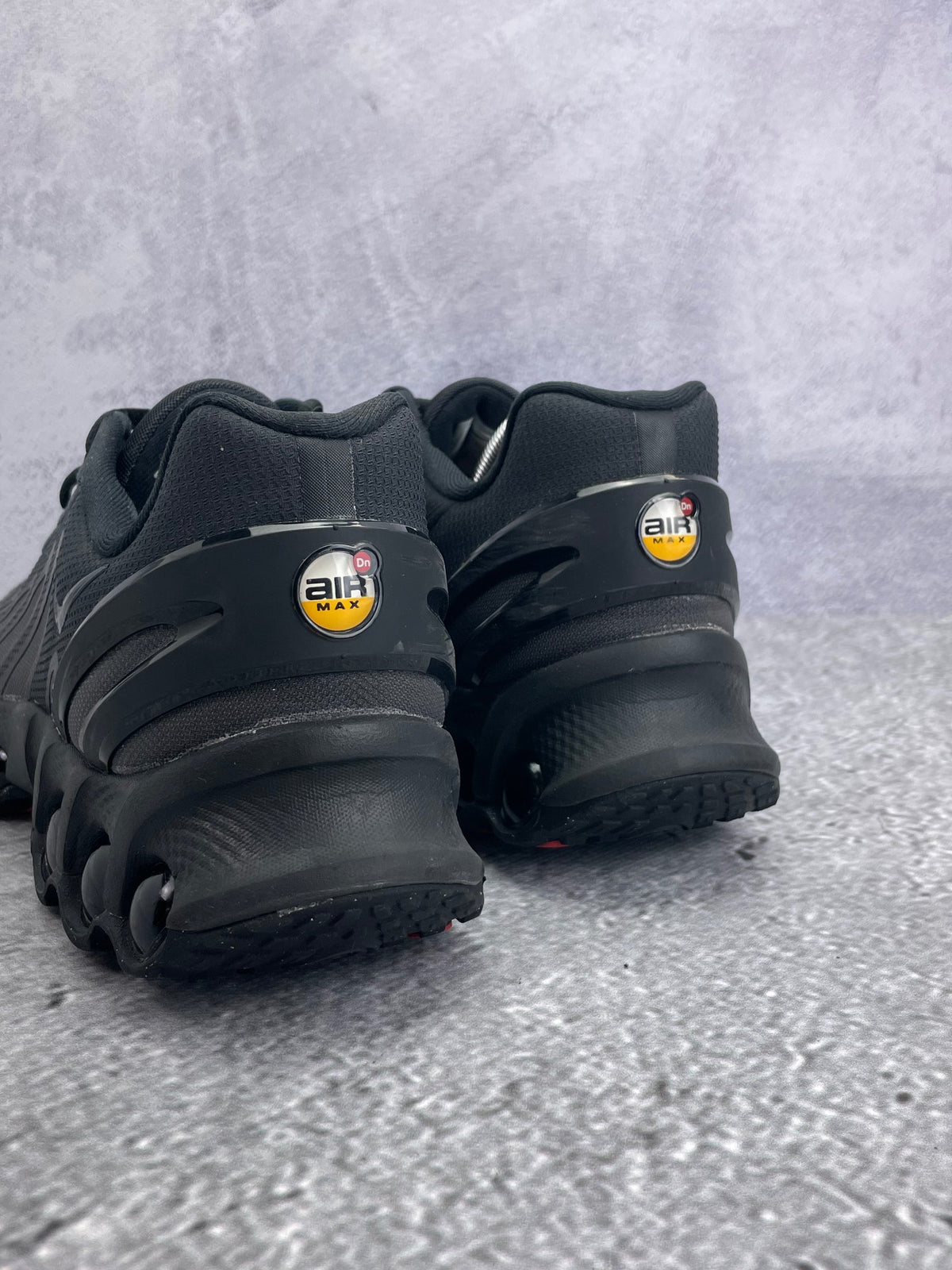 Nike Air Max Dn8 — buty sportowe męskie w bardzo dobrym stanie rozmiar 43, widok z tyłu