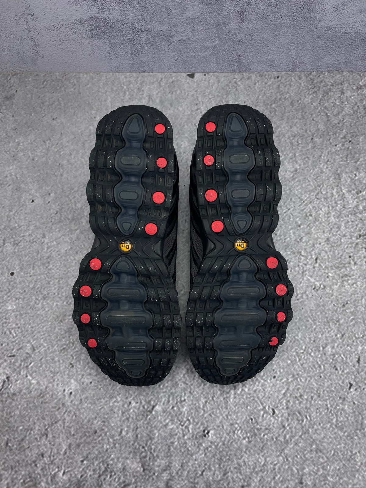 Nike Air Max Dn8 — buty sportowe męskie w bardzo dobrym stanie rozmiar 43, podeszwa