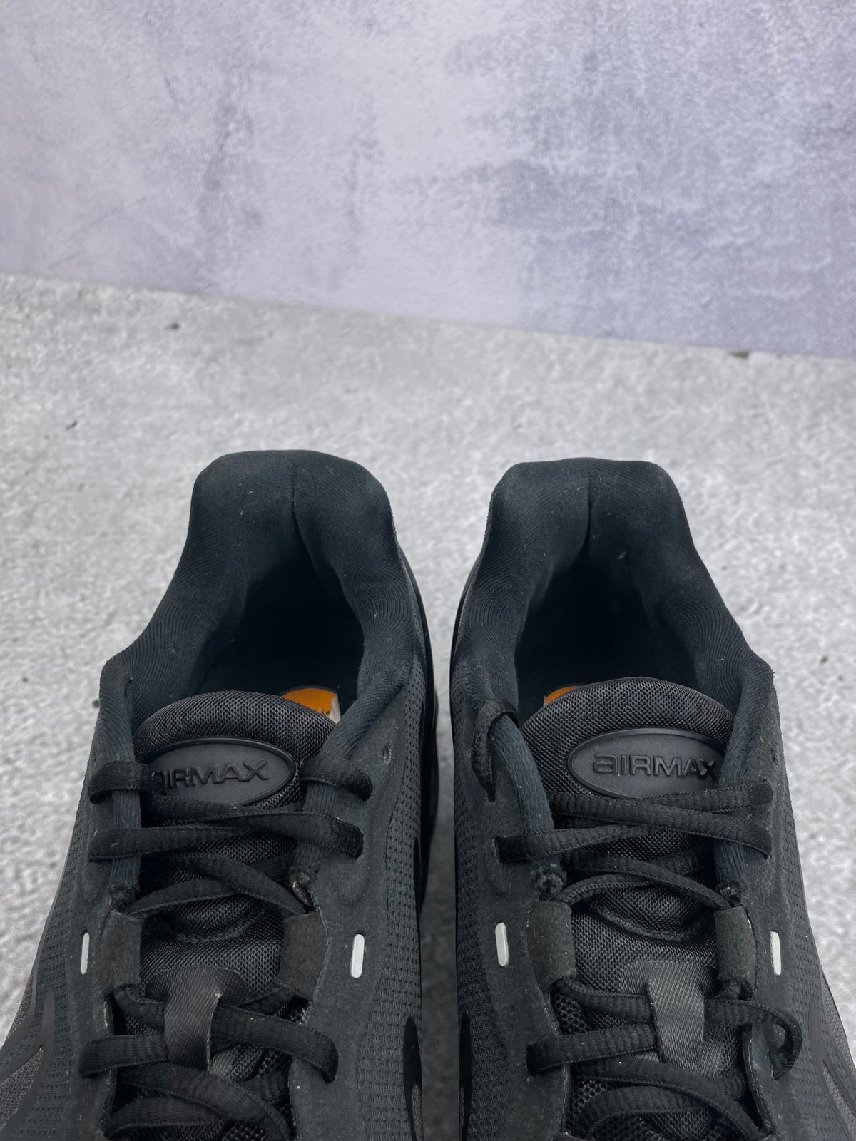 Nike Air Max Dn8 — buty sportowe męskie w bardzo dobrym stanie rozmiar 43, zapiętki butów
