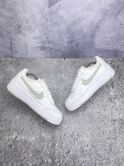 Nike Air Force 1 Shadow Triple White — buty sportowe męskie w bardzo dobrym stanie rozmiar 40, zewnętrzny panel prawego buta