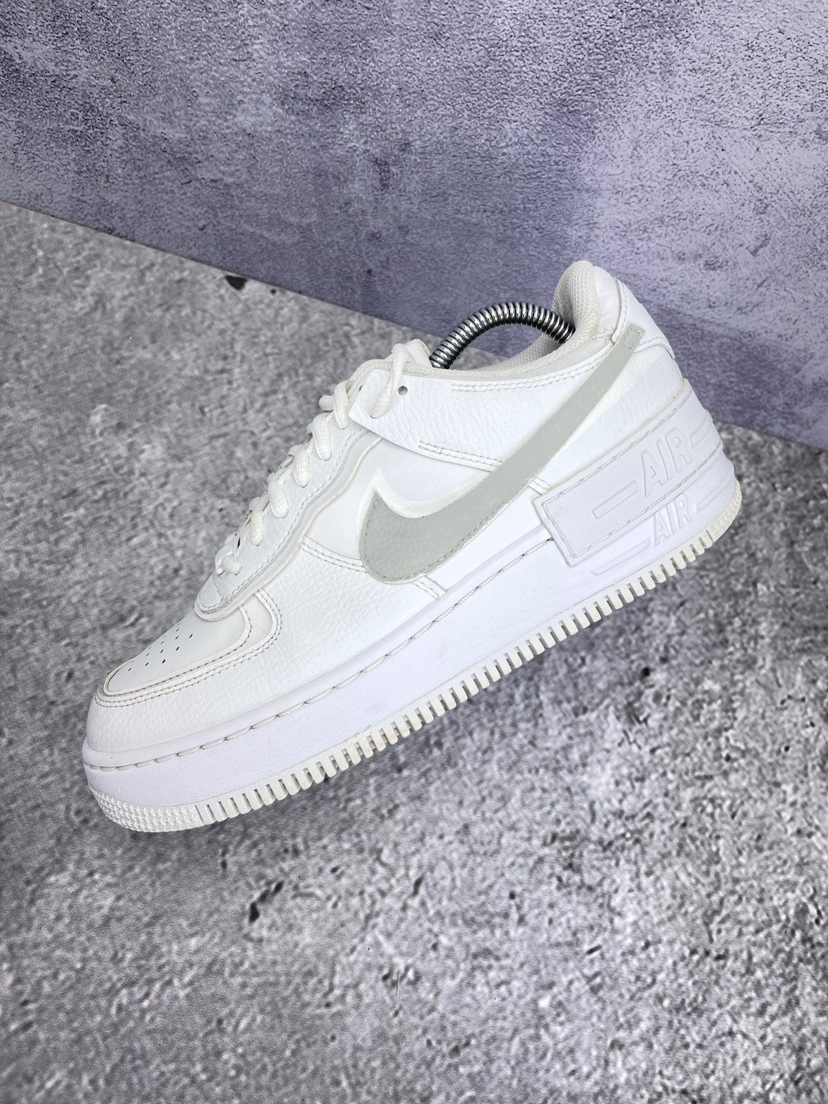 Nike Air Force 1 Shadow Triple White — buty sportowe męskie w bardzo dobrym stanie rozmiar 40, widok z góry na wewnętrzną stronę butów