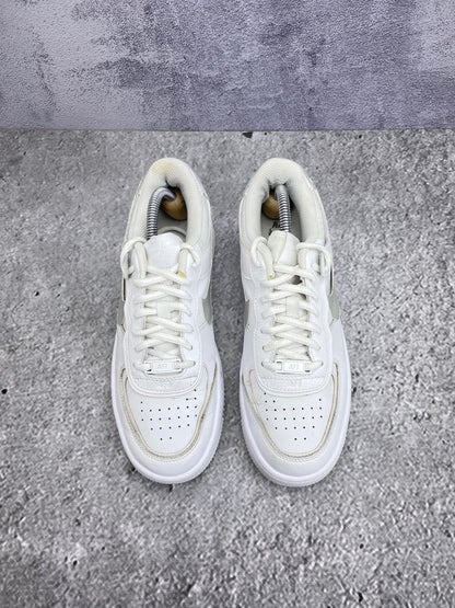 Nike Air Force 1 Shadow Triple White — buty sportowe męskie w bardzo dobrym stanie rozmiar 40, widok z góry