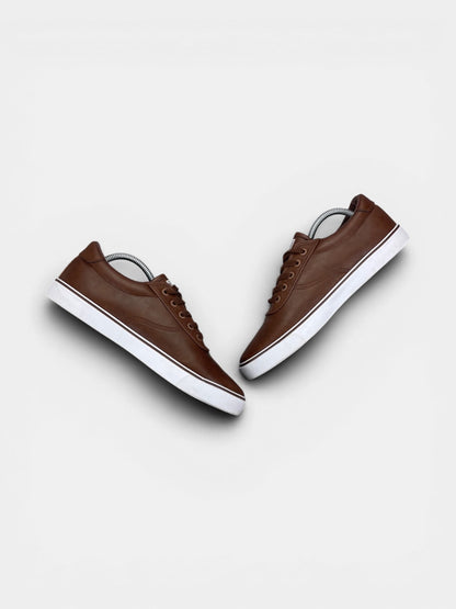 Pier One Leather Sneakers — buty sportowe męskie w bardzo dobrym stanie rozmiar 41, zewnętrzny panel prawego buta