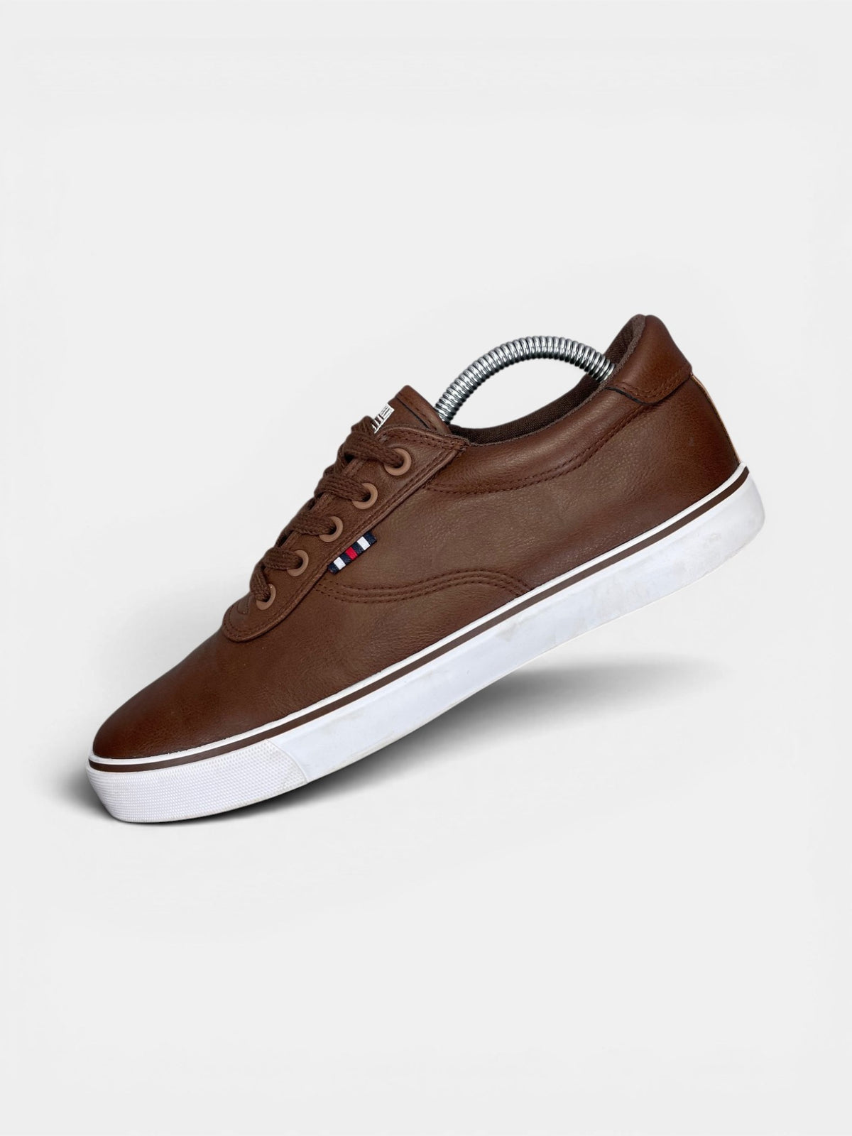Pier One Leather Sneakers — buty sportowe męskie w bardzo dobrym stanie rozmiar 41, widok z góry na wewnętrzną stronę butów