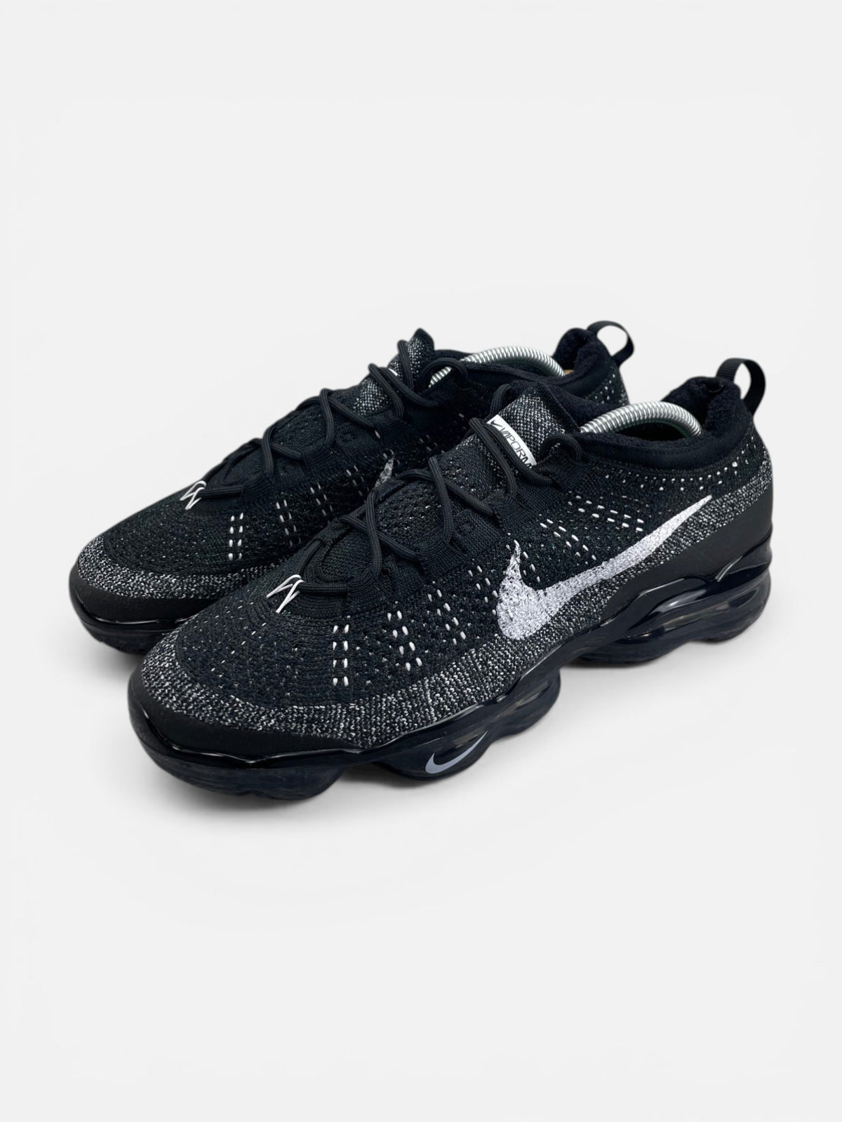 Nike Air VaporMax 2023 Flyknit Oreo — buty sportowe męskie w bardzo dobrym stanie rozmiar 44, widok z boku