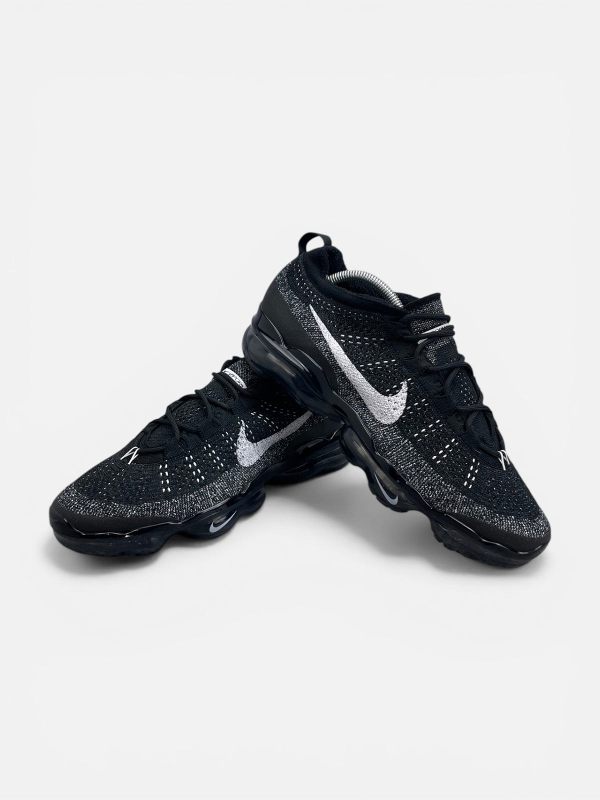 Nike Air VaporMax 2023 Flyknit Oreo — buty sportowe męskie w bardzo dobrym stanie rozmiar 44, boczny profil