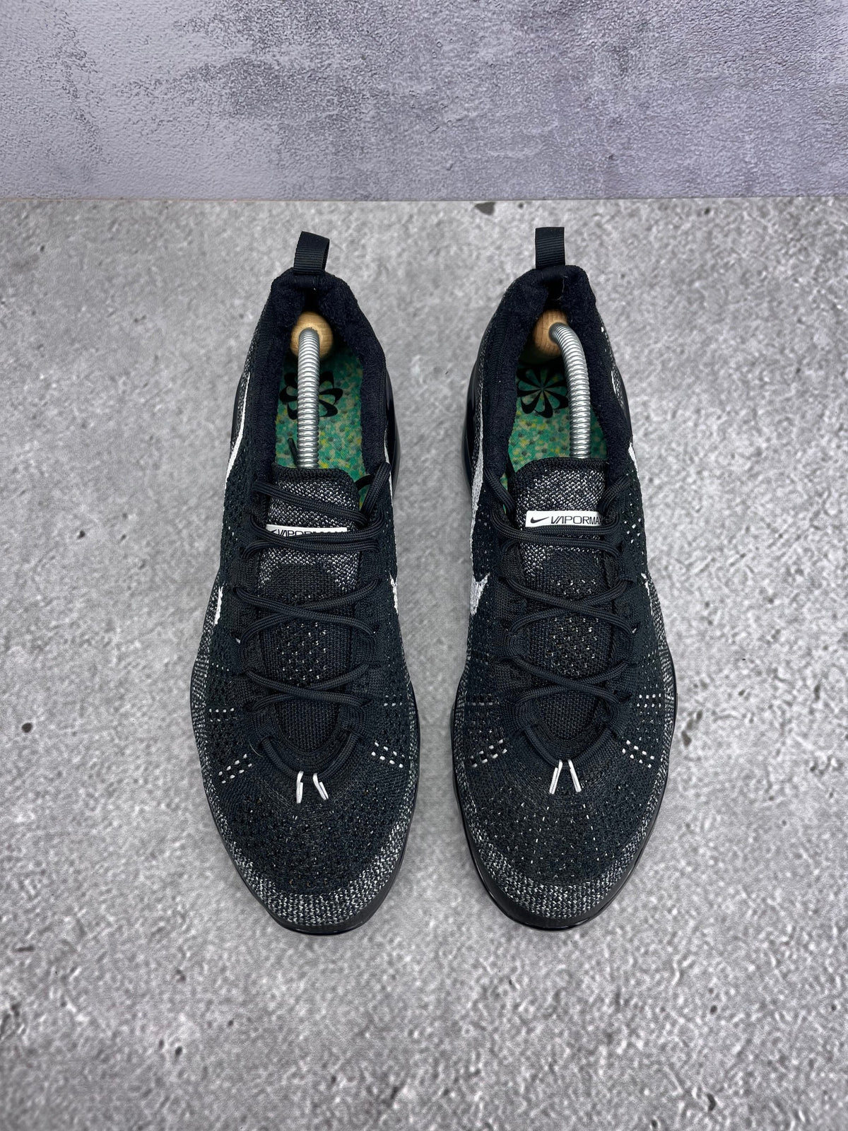 Nike Air VaporMax 2023 Flyknit Oreo — buty sportowe męskie w bardzo dobrym stanie rozmiar 44, widok z góry