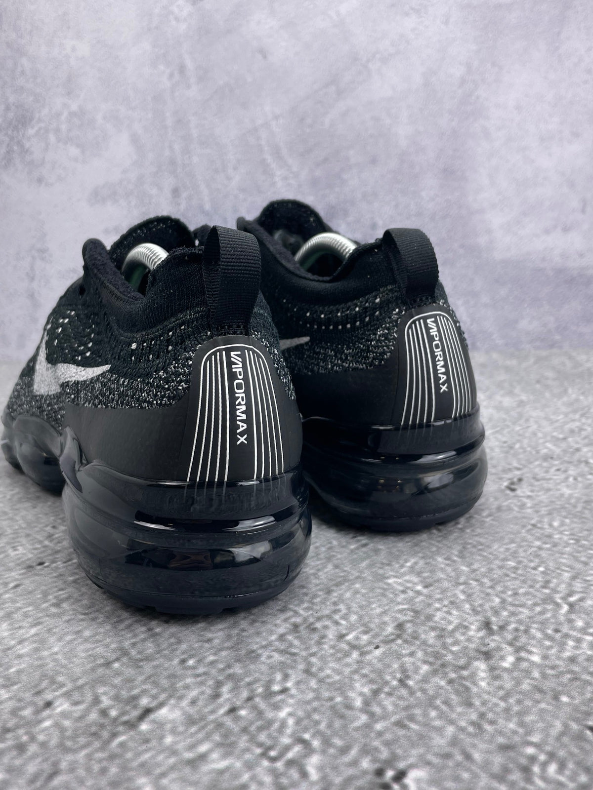 Nike Air VaporMax 2023 Flyknit Oreo — buty sportowe męskie w bardzo dobrym stanie rozmiar 44, widok z tyłu
