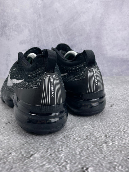 Nike Air VaporMax 2023 Flyknit Oreo — buty sportowe męskie w bardzo dobrym stanie rozmiar 44, widok z tyłu