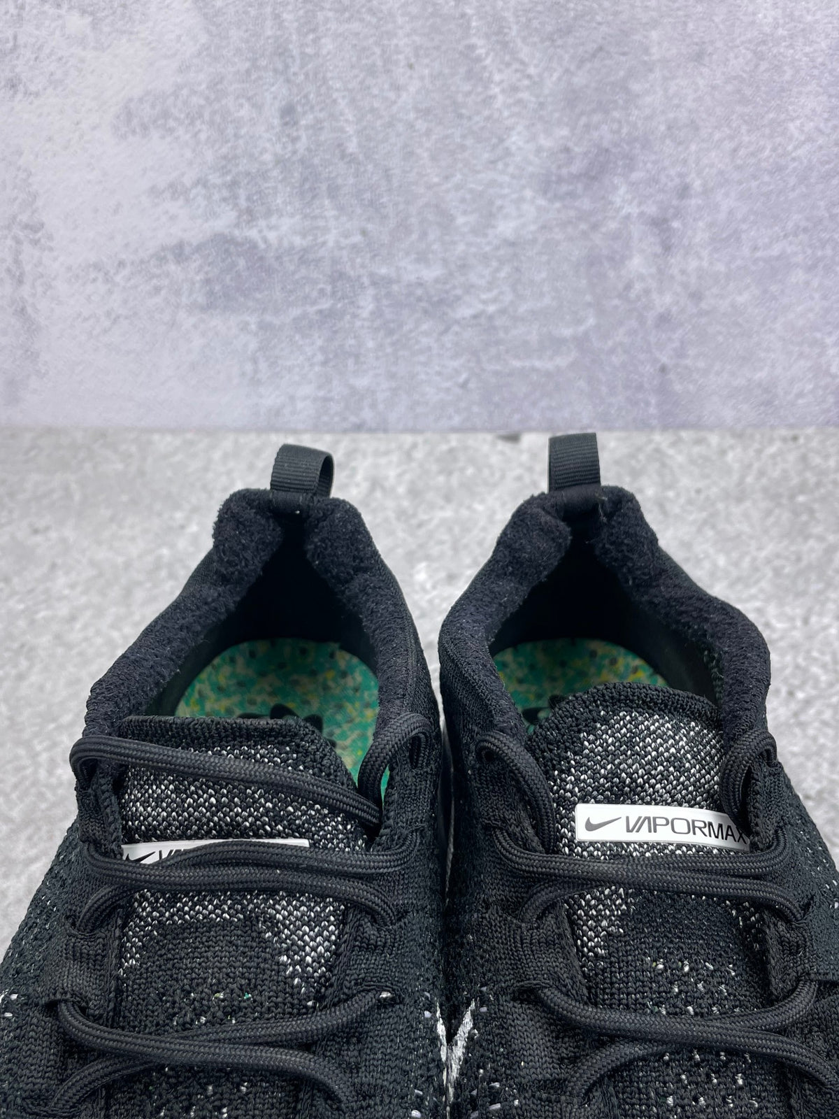 Nike Air VaporMax 2023 Flyknit Oreo — buty sportowe męskie w bardzo dobrym stanie rozmiar 44, zapiętki butów